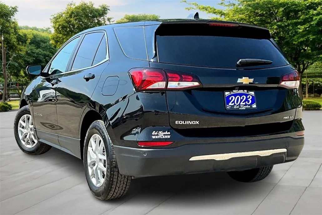2023 Chevrolet Equinox LT photo 1