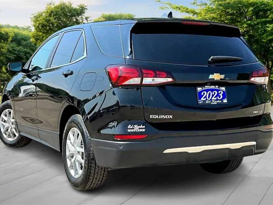 2023 Chevrolet Equinox LT photo 1