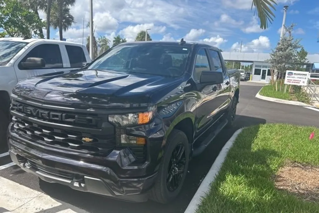 2022 Chevrolet Silverado 1500 Custom photo 1