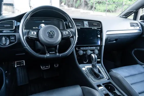 2019 Volkswagen Golf R Base photo 2