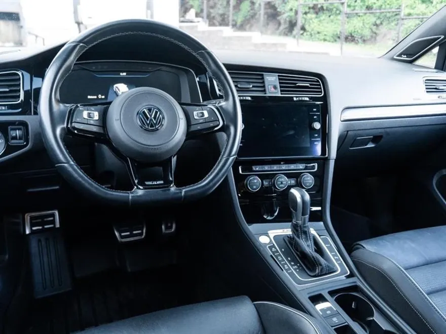 2019 Volkswagen Golf R Base photo 2