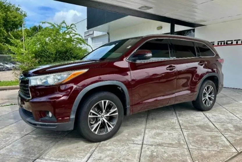 2016 Toyota Highlander XLE photo 1