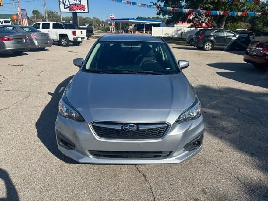 2017 Subaru Impreza 2.0i Premium photo 1