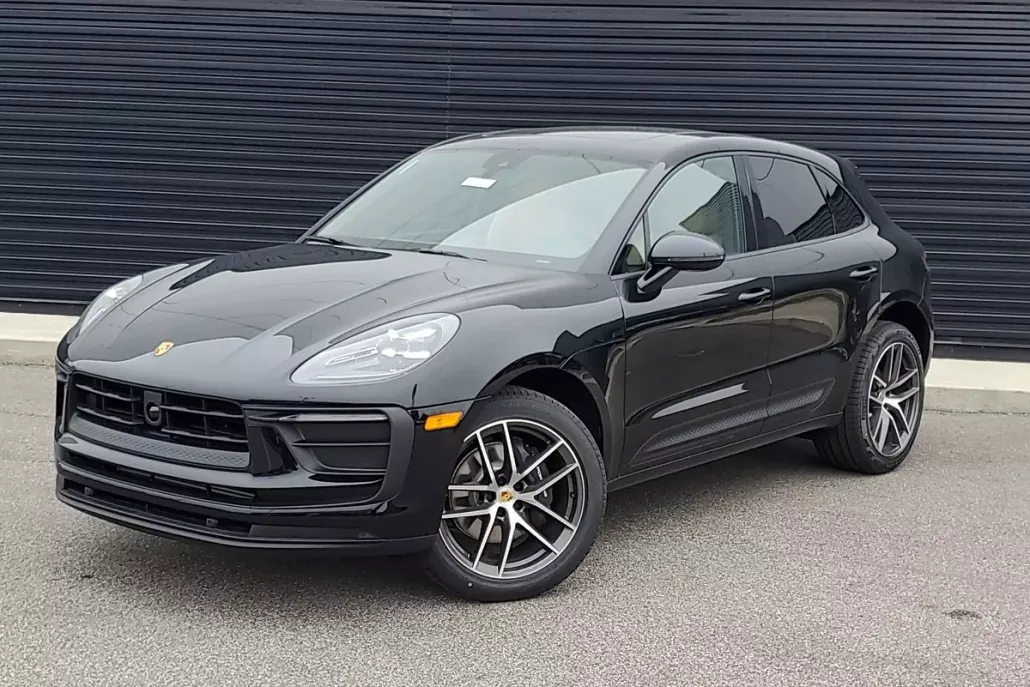 2025 Porsche Macan T photo 1