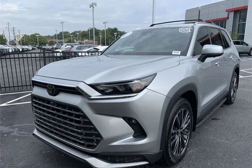 2024 Toyota Highlander Hybrid Platinum photo 1