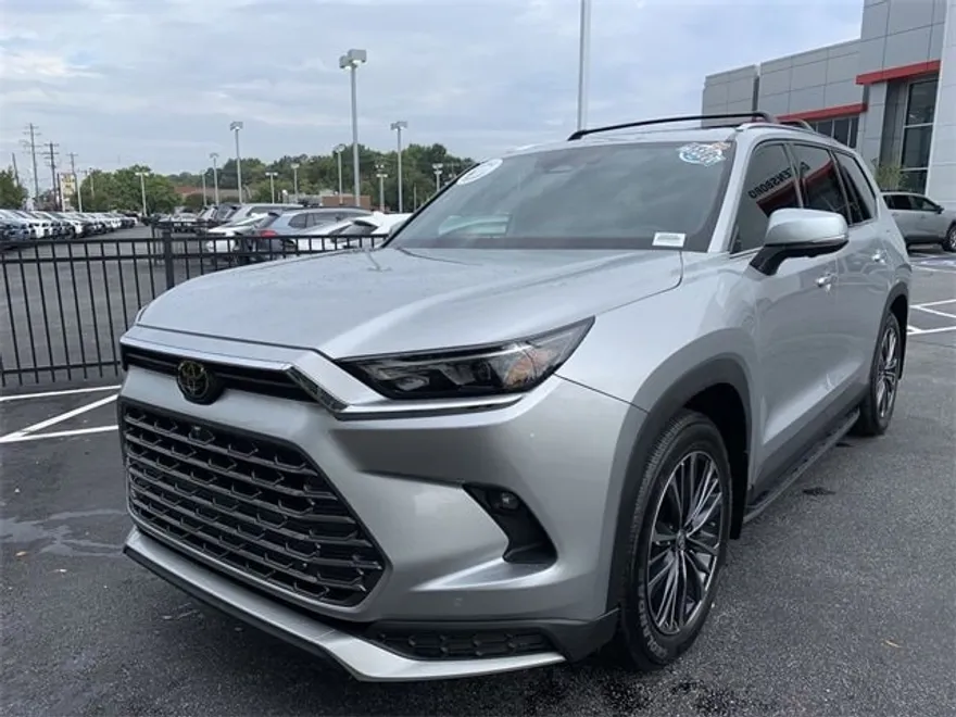 2024 Toyota Highlander Hybrid Platinum photo 1