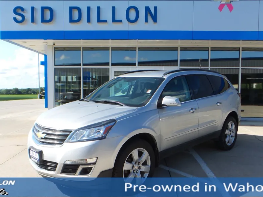 2017 Chevrolet Traverse 1LT photo 1