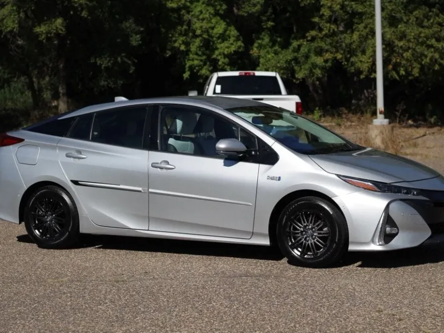 2017 Toyota Prius Prime photo 1