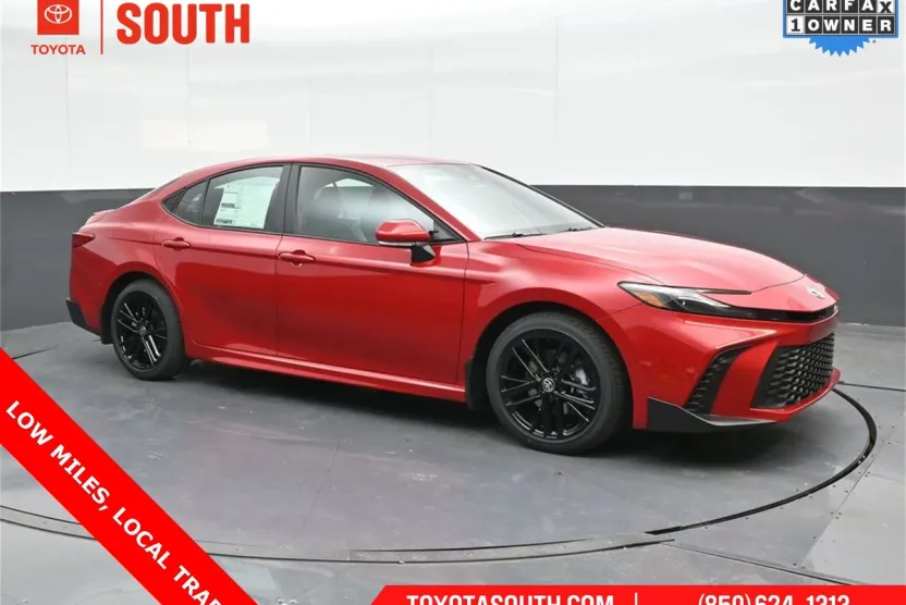 2025 Toyota Camry SE photo 1