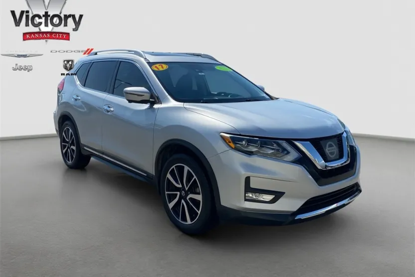 2017 Nissan Rogue SL photo 1