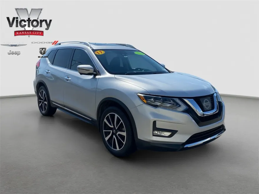 2017 Nissan Rogue SL photo 1