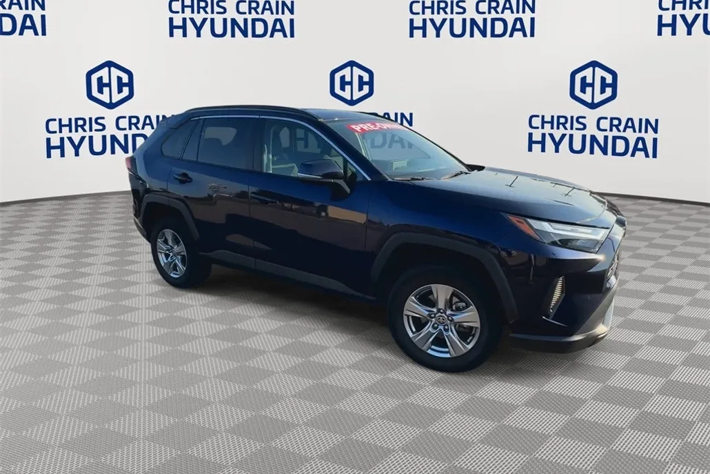 2024 Toyota RAV4 XLE photo 1