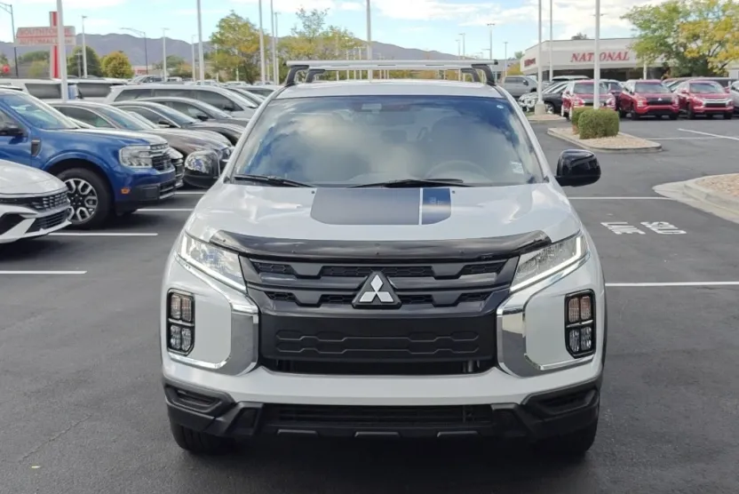 2025 Mitsubishi Outlander Sport ES SE LE photo 1