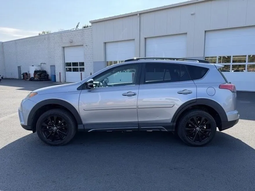 2018 Toyota RAV4 Adventure photo 1