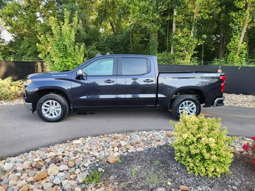 2023 Chevrolet Silverado 1500 LT photo 1