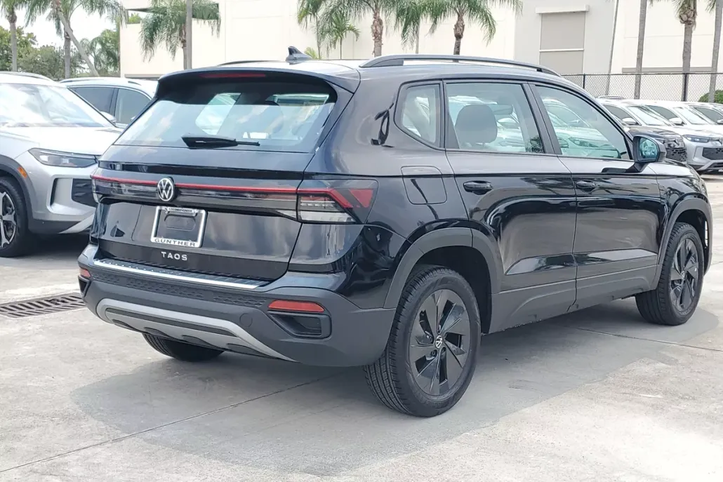 2025 Volkswagen Taos S photo 1