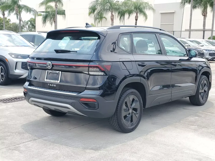 2025 Volkswagen Taos S photo 1