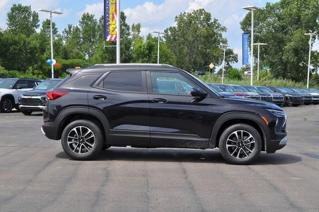 2026 Chevrolet Trailblazer LT photo 1