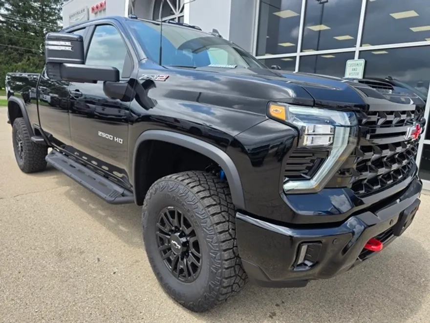 2025 Chevrolet Silverado 2500HD ZR2 photo 1