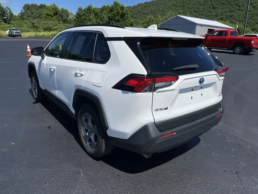2023 Toyota RAV4 Hybrid LE photo 1