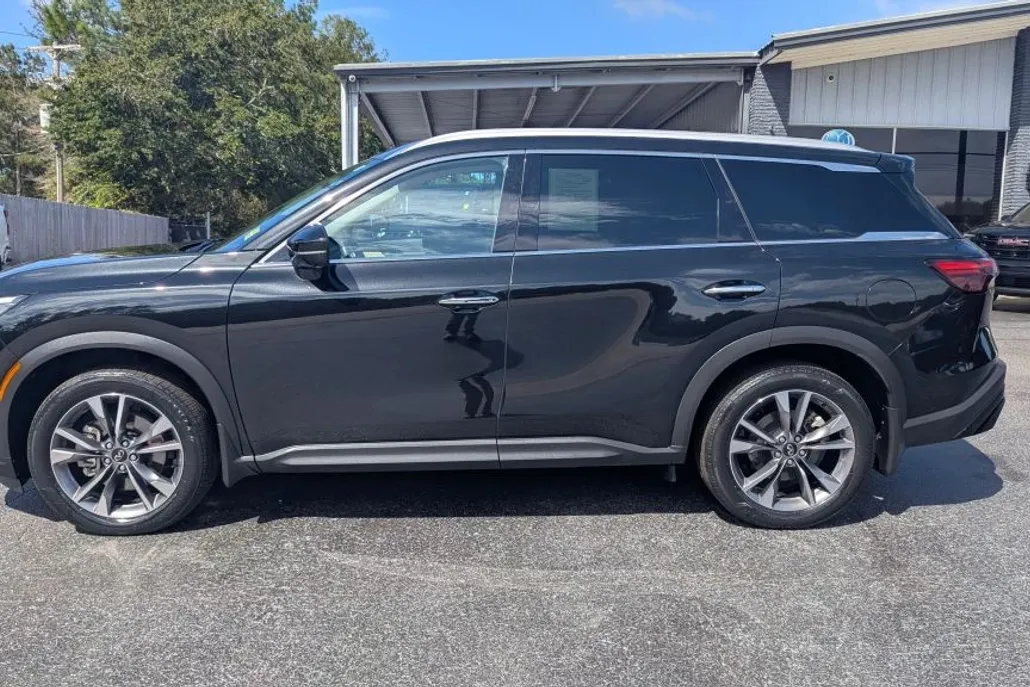2023 Infiniti QX60 Luxe photo 1