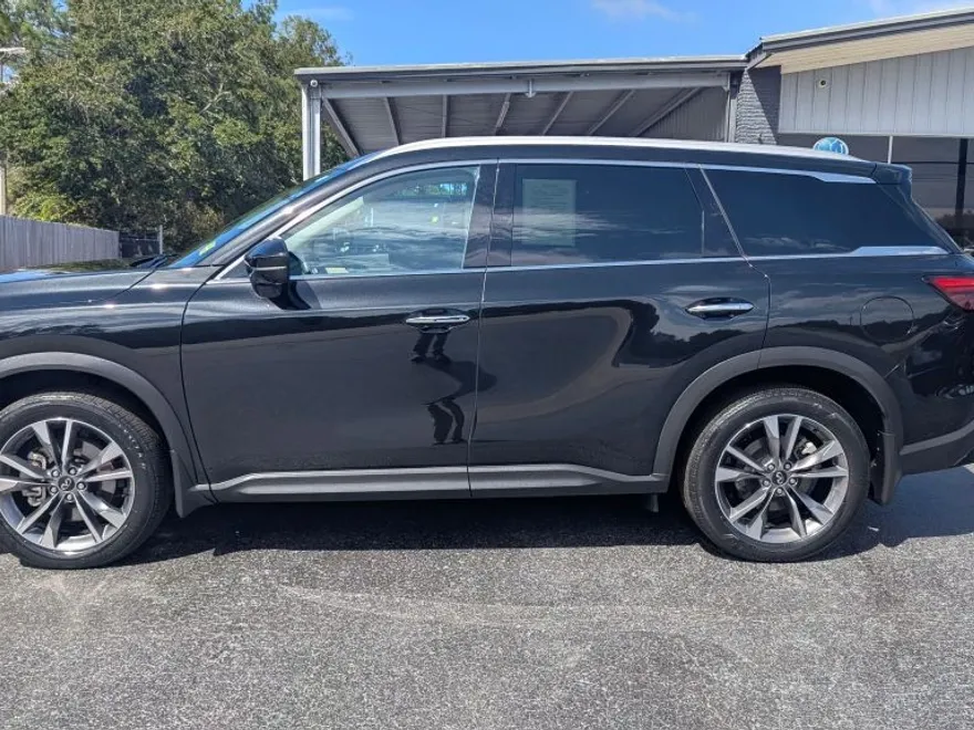 2023 Infiniti QX60 Luxe photo 1