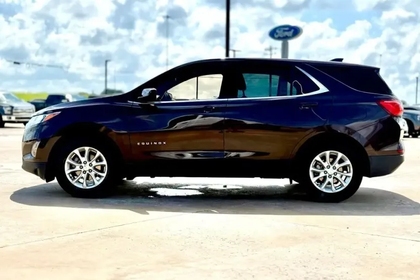 2020 Chevrolet Equinox LT photo 1