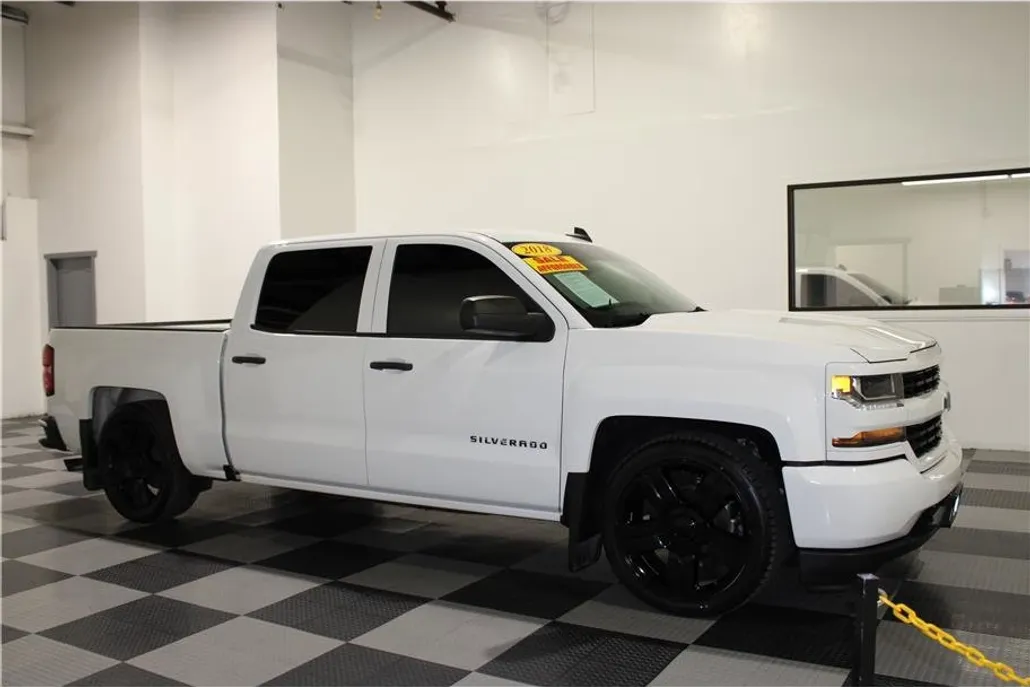 2018 Chevrolet Silverado 1500 Custom photo 1