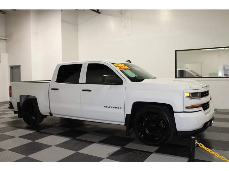 2018 Chevrolet Silverado 1500 Custom photo 1