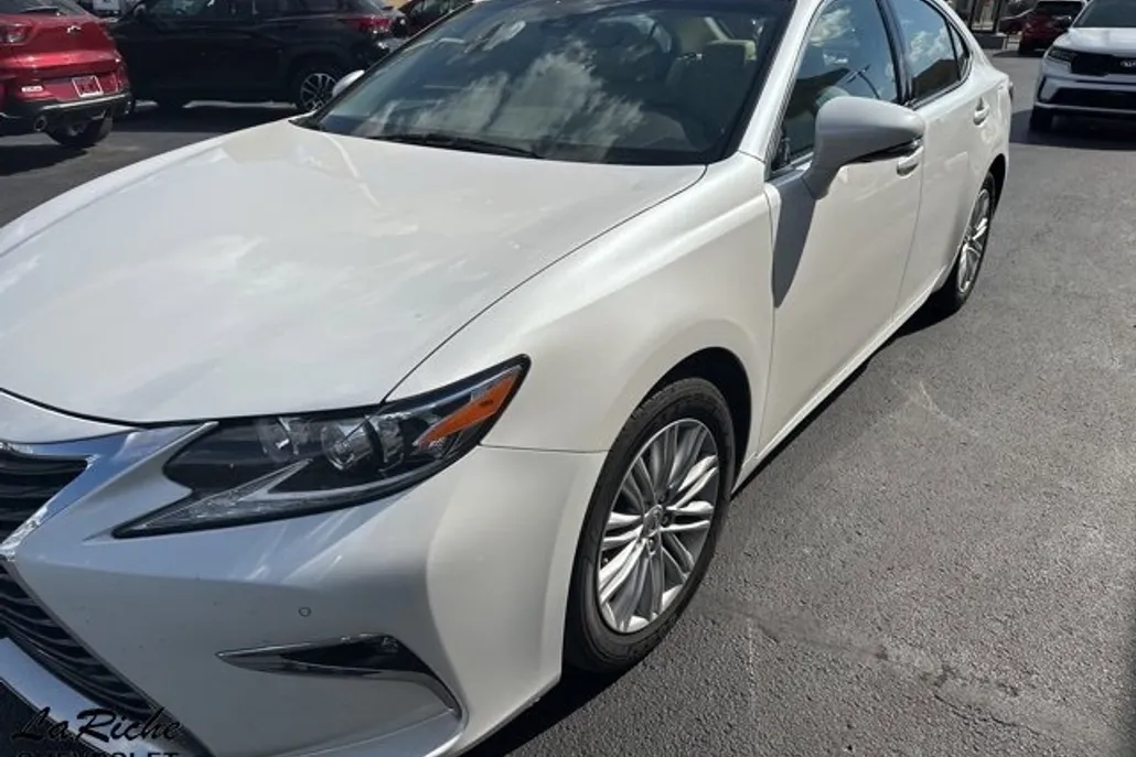 2017 Lexus ES 350 photo 1