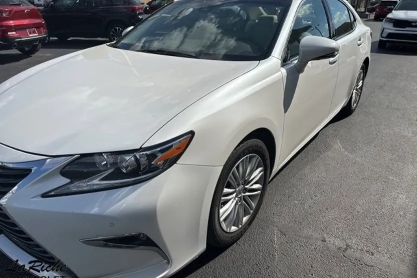 2017 Lexus ES 350 photo 1