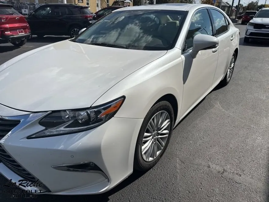 2017 Lexus ES 350 photo 1