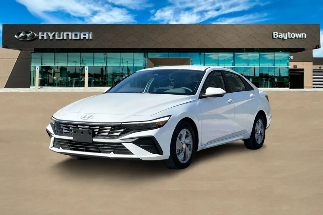 2025 Hyundai Elantra SE photo 1