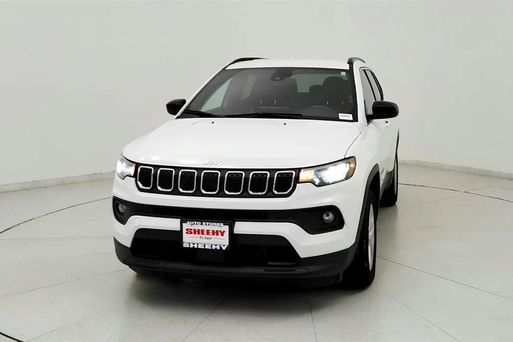2023 Jeep Compass Latitude photo 1