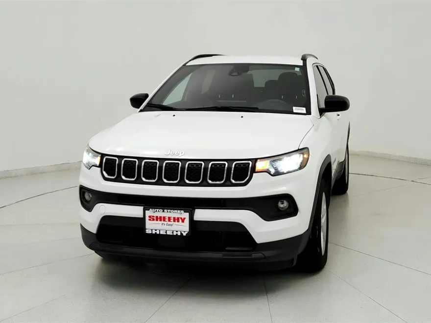 2023 Jeep Compass Latitude photo 1