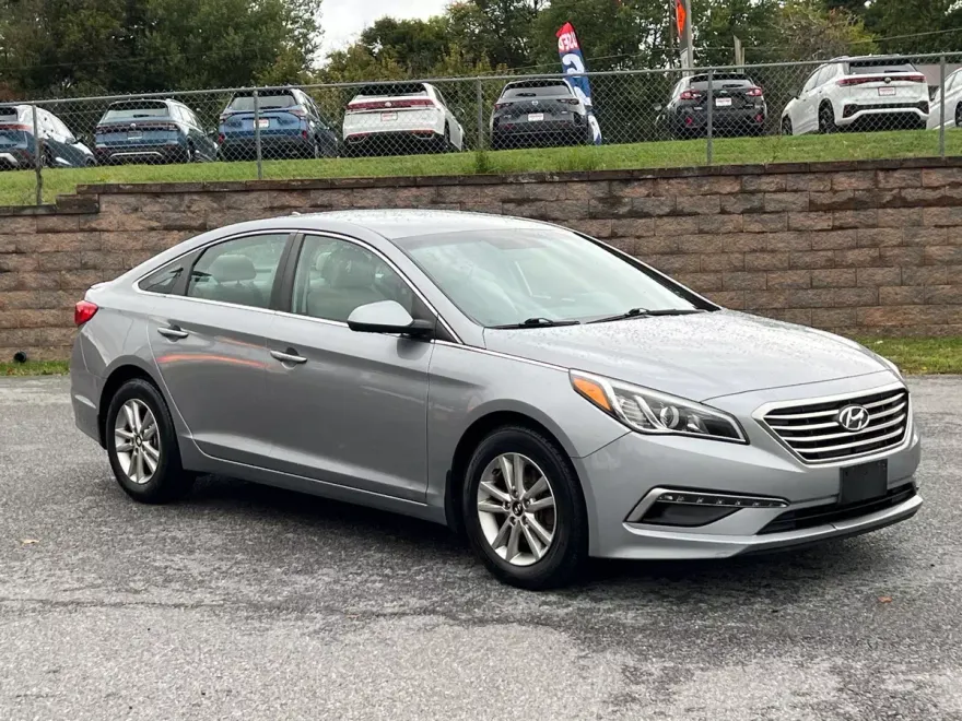 2015 Hyundai Sonata SE photo 1