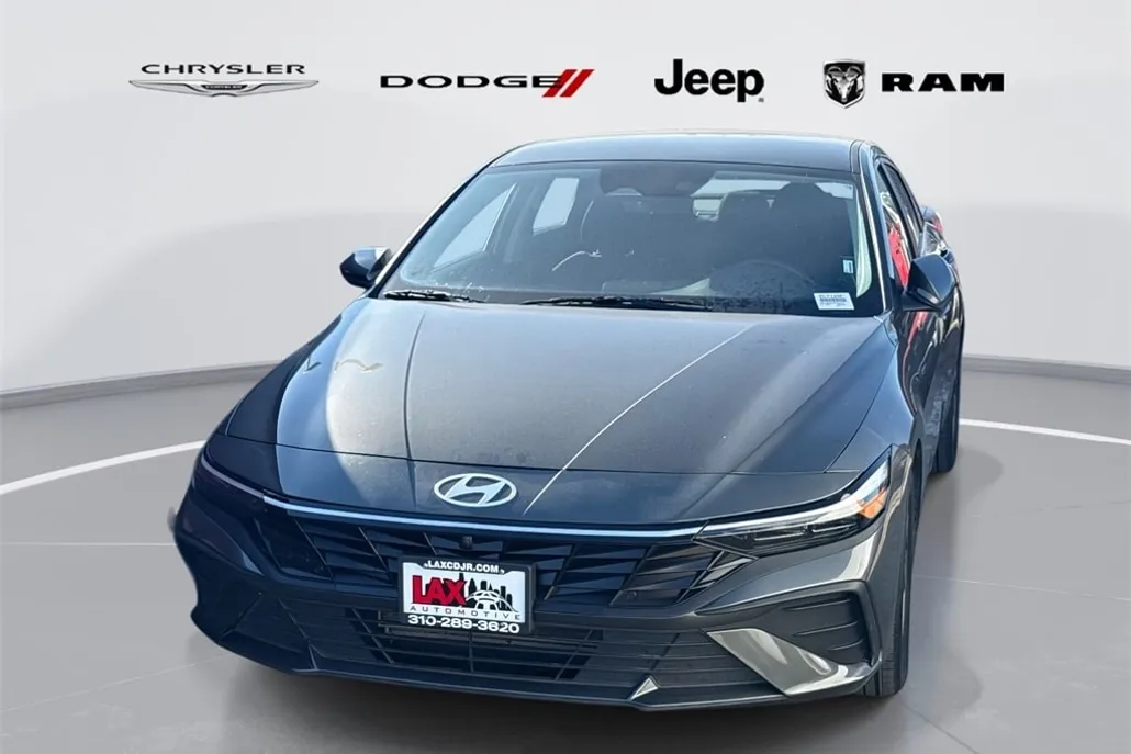 2024 Hyundai Elantra SEL photo 1