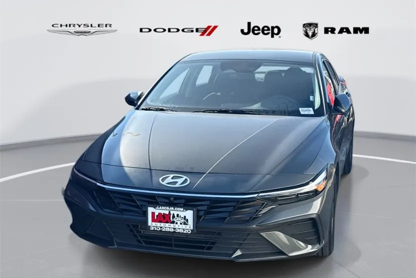 2024 Hyundai Elantra SEL photo 1