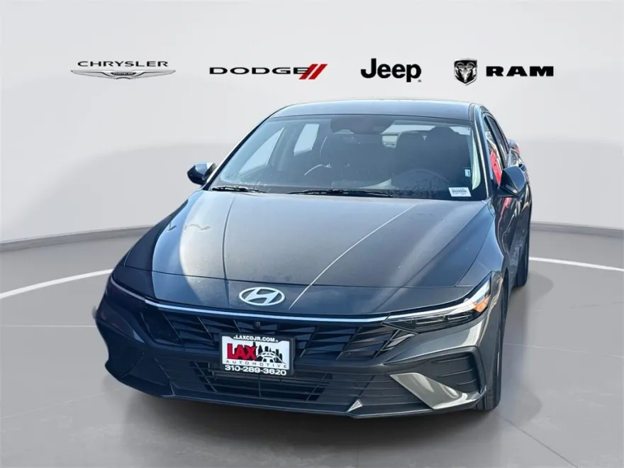 2024 Hyundai Elantra SEL photo 1