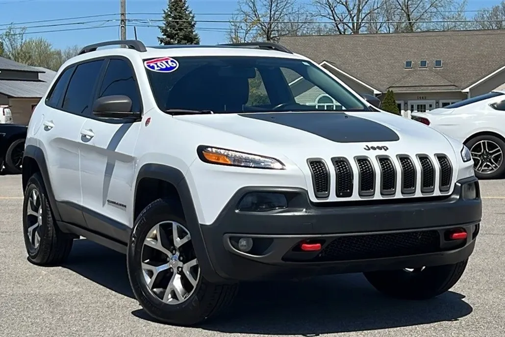 2016 Jeep Cherokee Trailhawk photo 1
