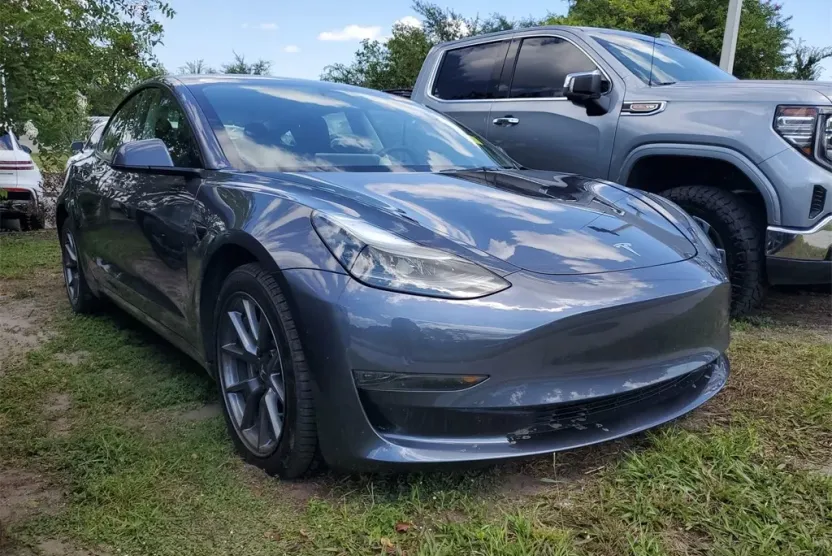 2023 Tesla Model 3 photo 1