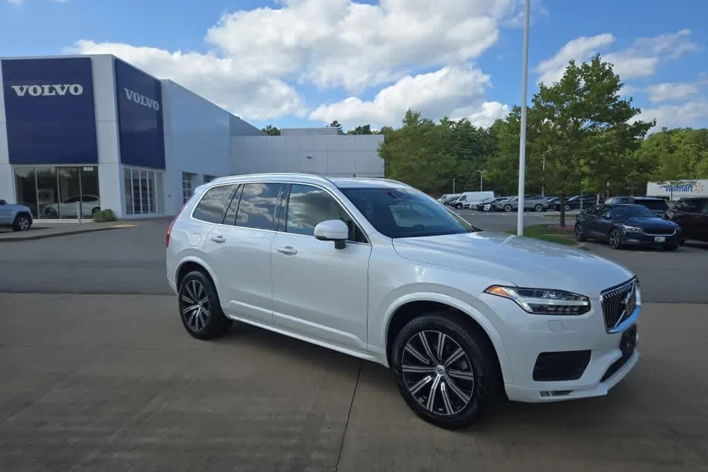 2023 Volvo XC90 B5 AWD Core photo 1