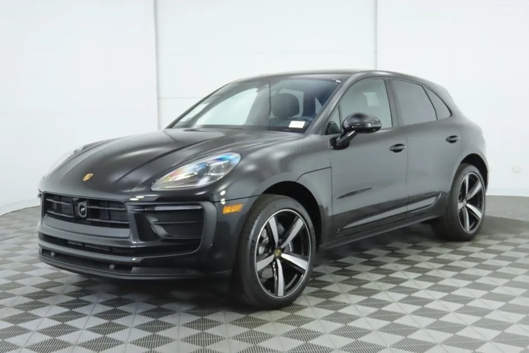 2025 Porsche Macan Base photo 1