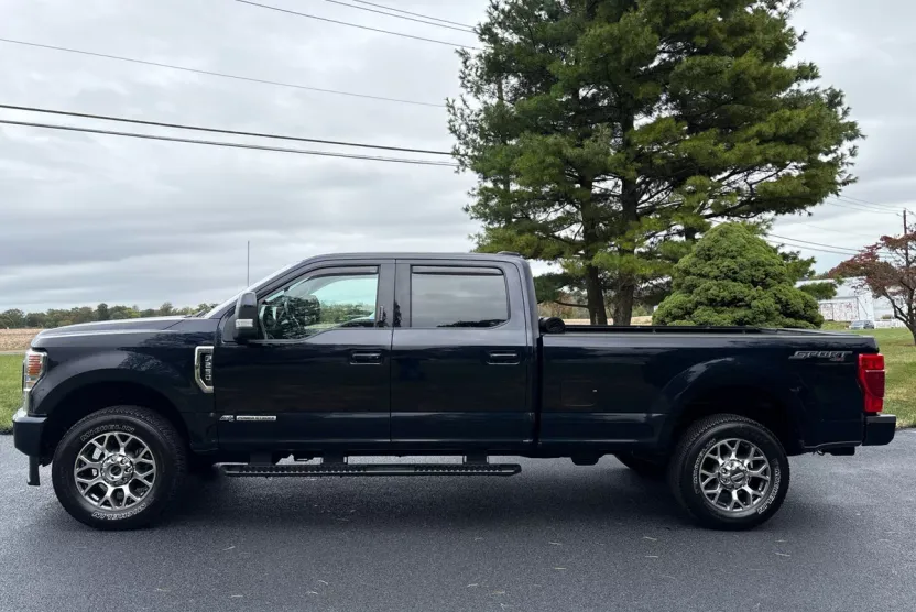 2022 Ford F-250 Lariat photo 1