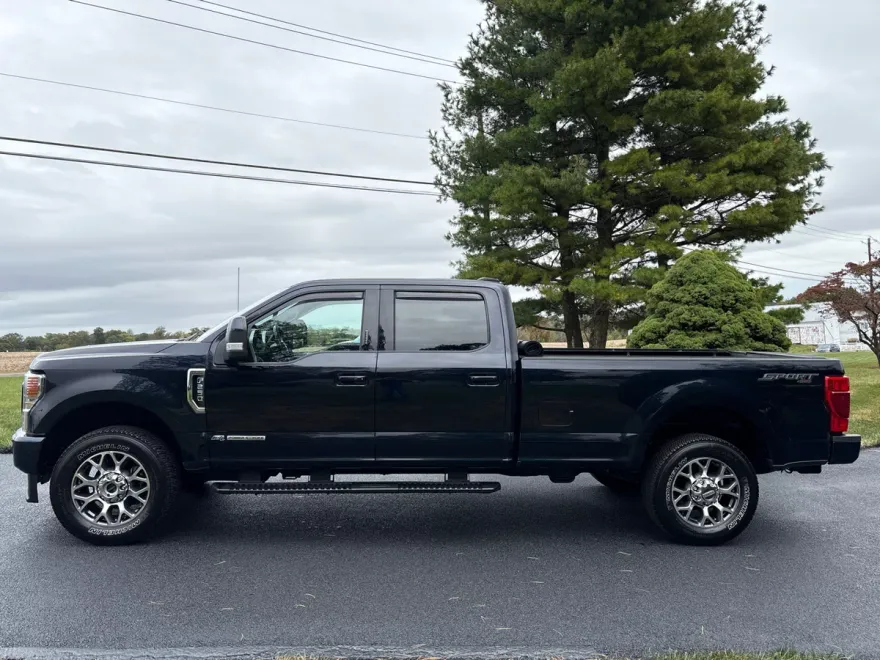 2022 Ford F-250 Lariat photo 1