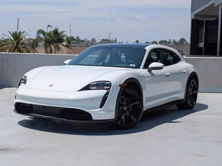 2024 Porsche Taycan Cross Turismo 4 photo 1