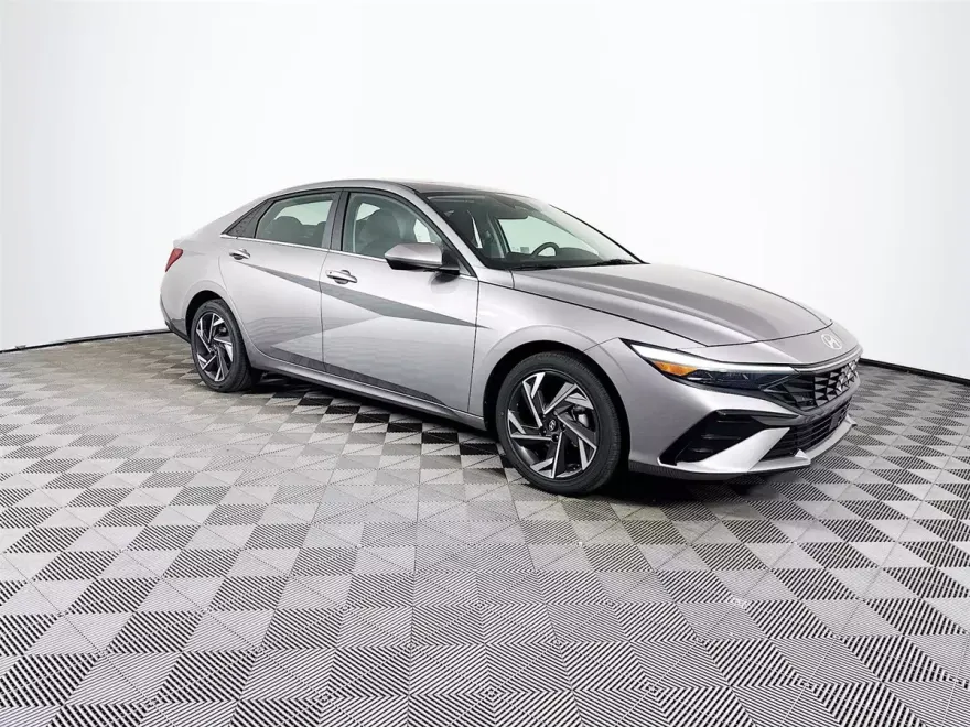 2025 Hyundai Elantra SEL Convenience photo 1