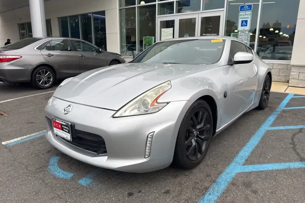 2017 Nissan 370Z photo 1