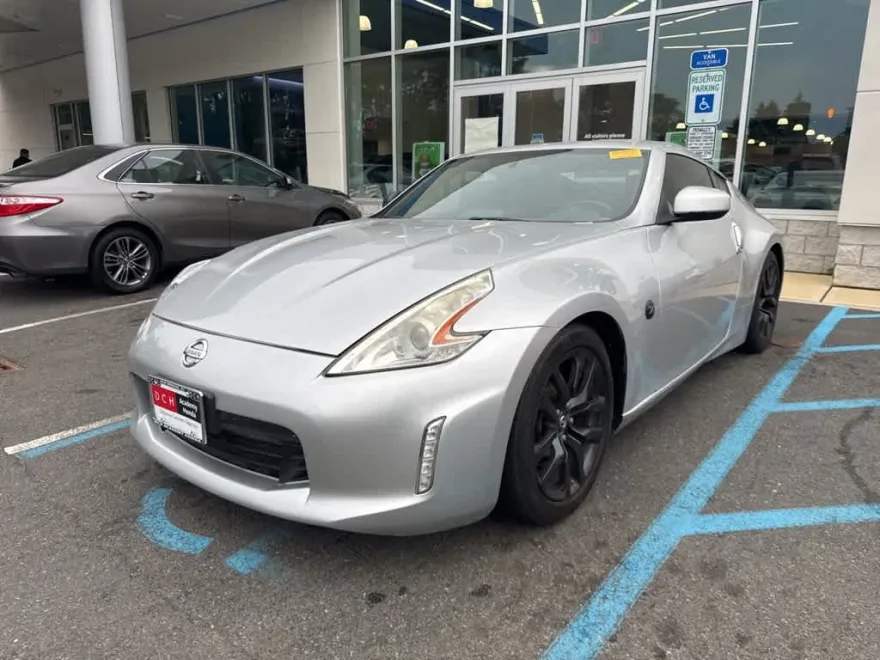 2017 Nissan 370Z photo 1