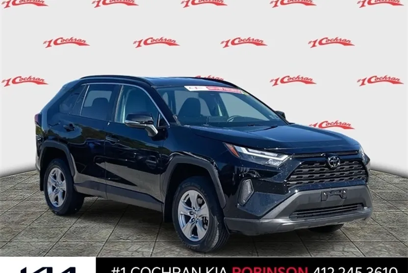 2022 Toyota RAV4 XLE photo 1